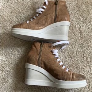Ruco Line Tan Wedge Sneakers - NEW